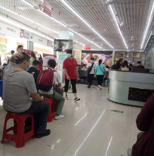 東莞電子廠門前求職長龍引熱議 網(wǎng)友向往的背后，日用家電零售行業(yè)亦現(xiàn)新機(jī)遇